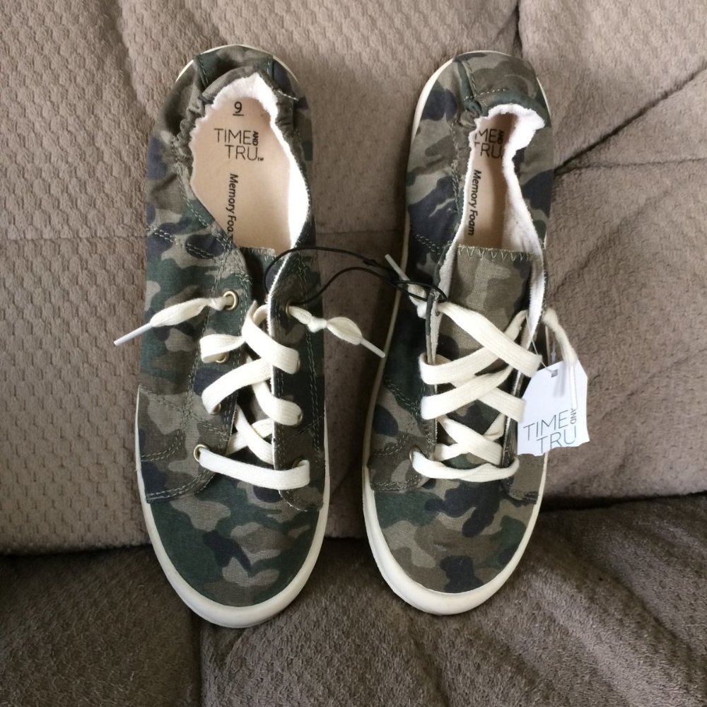 Time and Tru Camo Shoes Size 9 - Picture 3 of 11